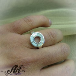 Сребърен пръстен с бял седеф R-679