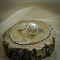  Сребърен пръстен с перла R-229