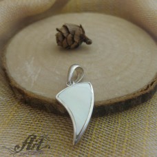 Сребърен медальон бял седеф P-423